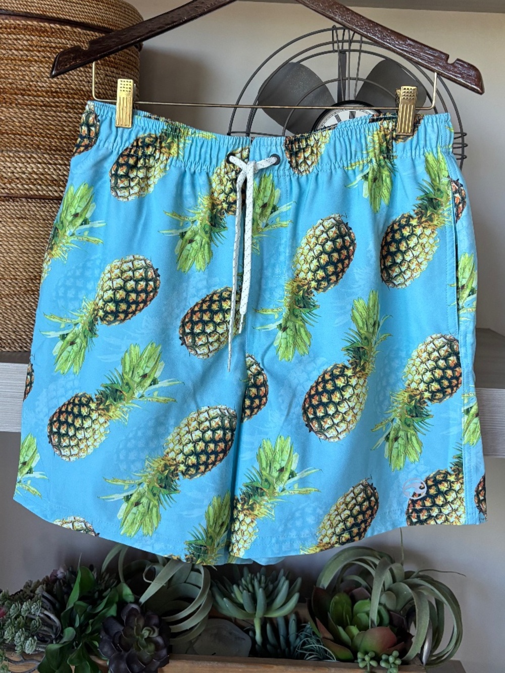 NWOT Ocean Current Men's Swim Trunks Aqua/Pineapples  Medium (32"+ stretch)